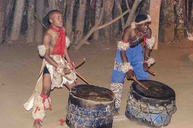 98 - Sudafrica - espectaculo de danzas etnicas - tambores